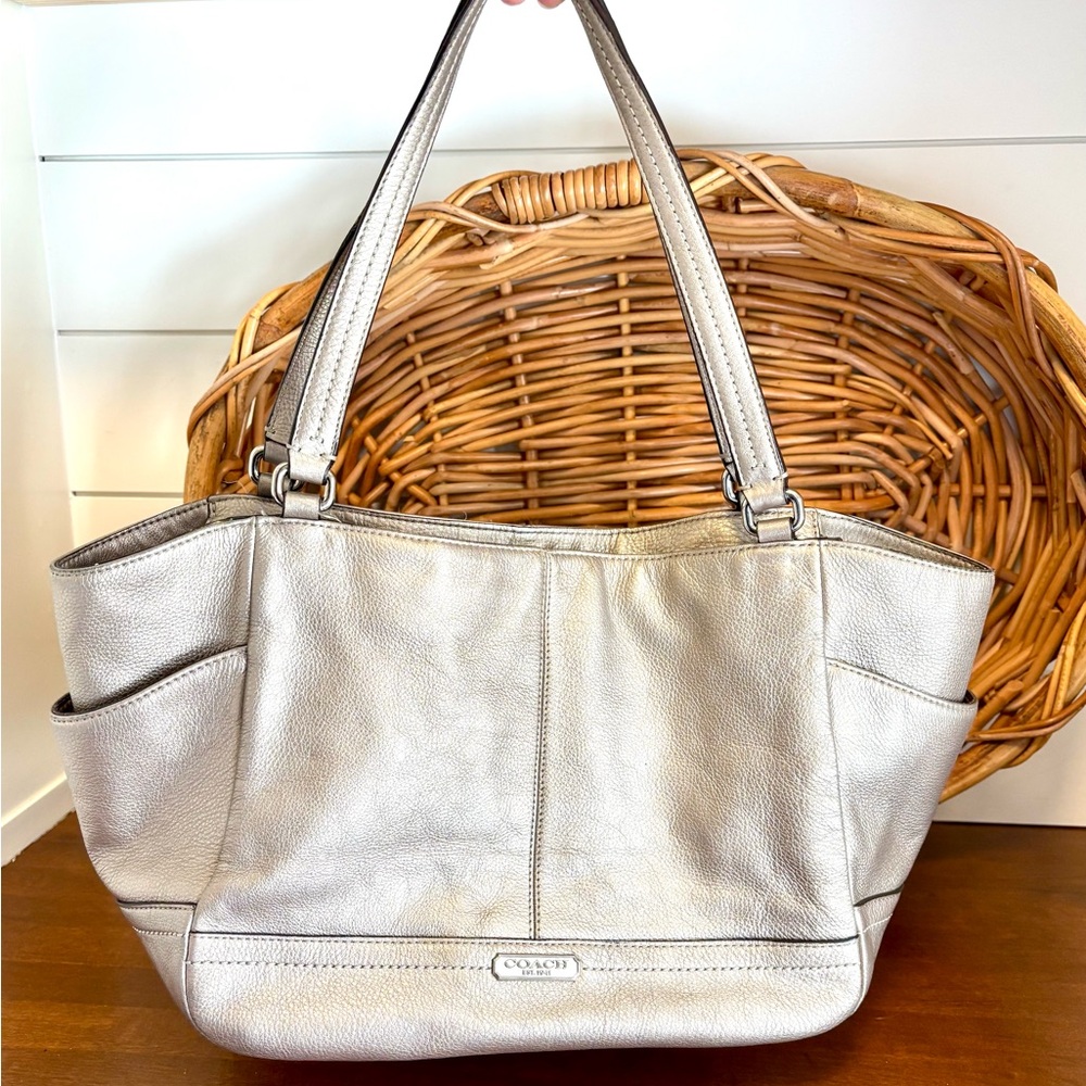 Coach Gallery Tote Pebbled Leather Metallic Silver Shoulder Bag F23284